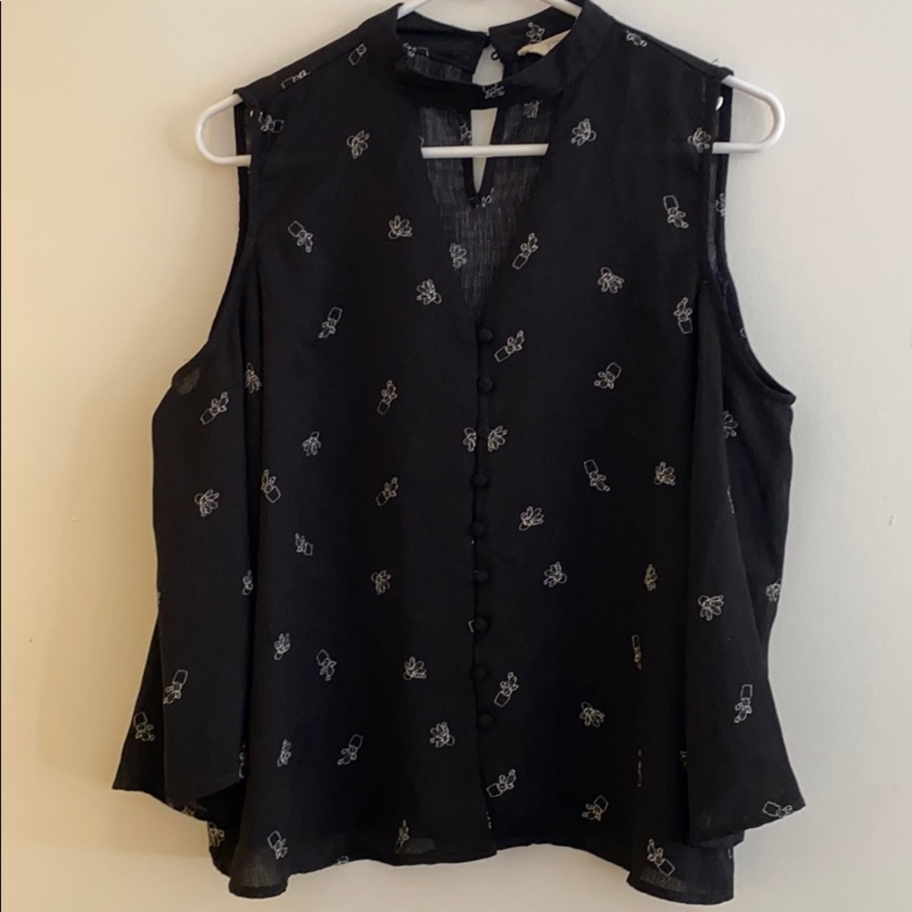 Open shoulder Blouse with button detail